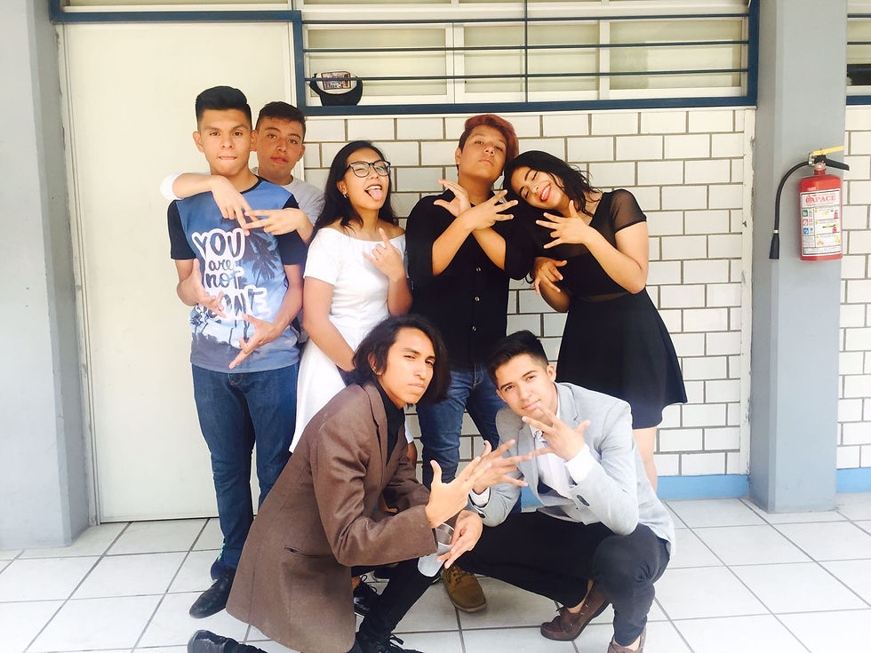 son esas personas que te apoyan en lo que mas se puede  esas amistades valen mucho la pena por que no cualquiera es tu amigo