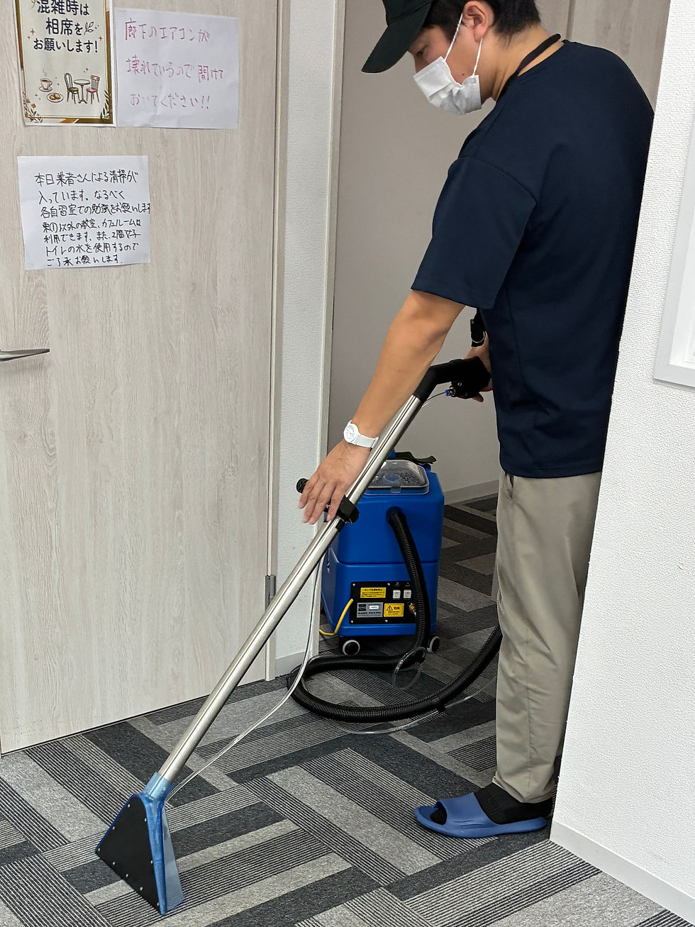 機材はカーペットの素材に合わせ多数の機材のうち最適な物を最適な洗浄液と共に使用します。