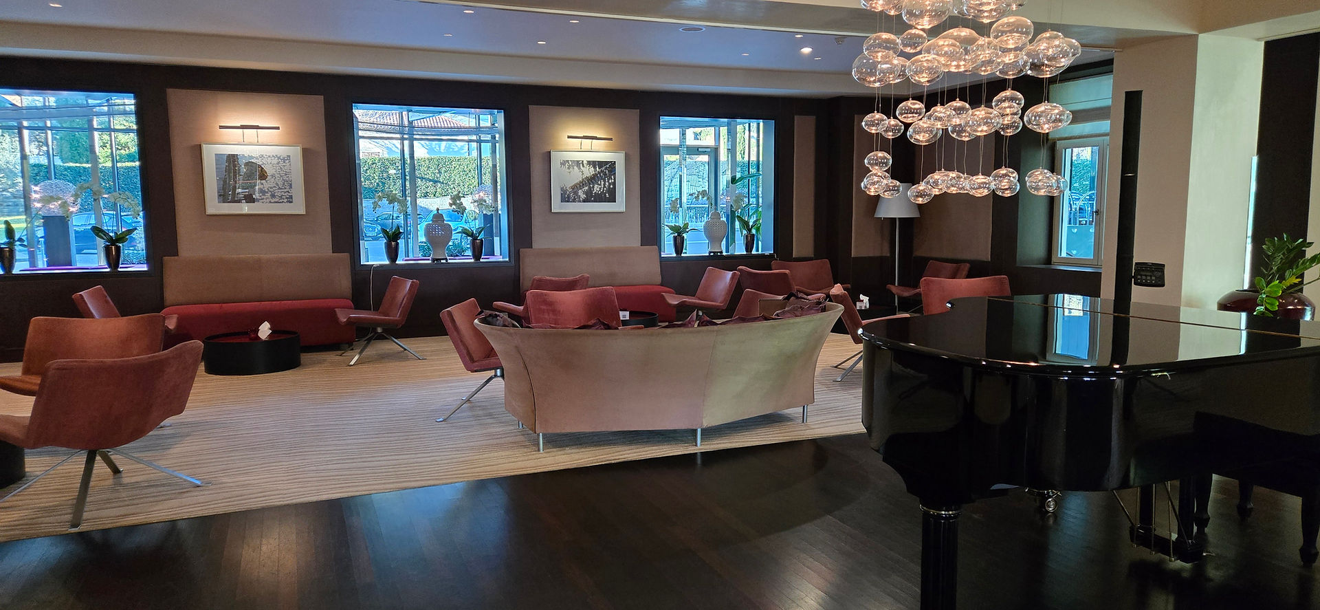 Kempinski lounge and piano