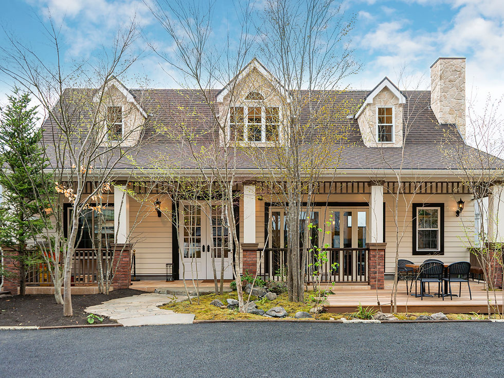 飲食店の床・壁・暖炉をタイルで構成した施工事例|アメリカンダイナーの空間づくり