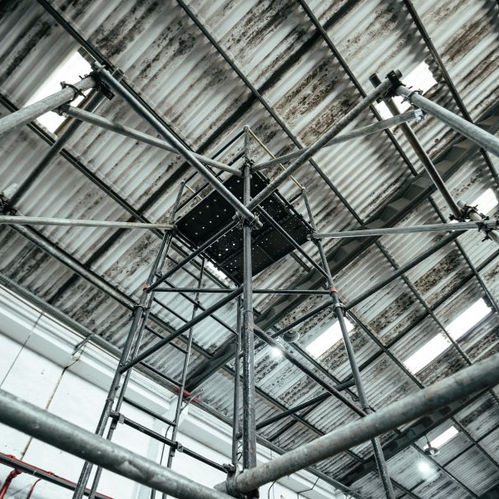 Andaime tubular em obra: veja as aplicações e como escolher