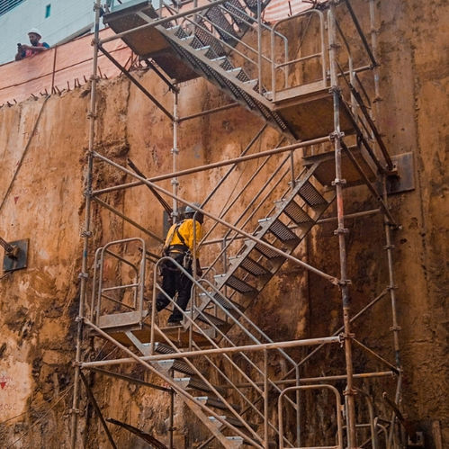 escada de acesso multidirecional