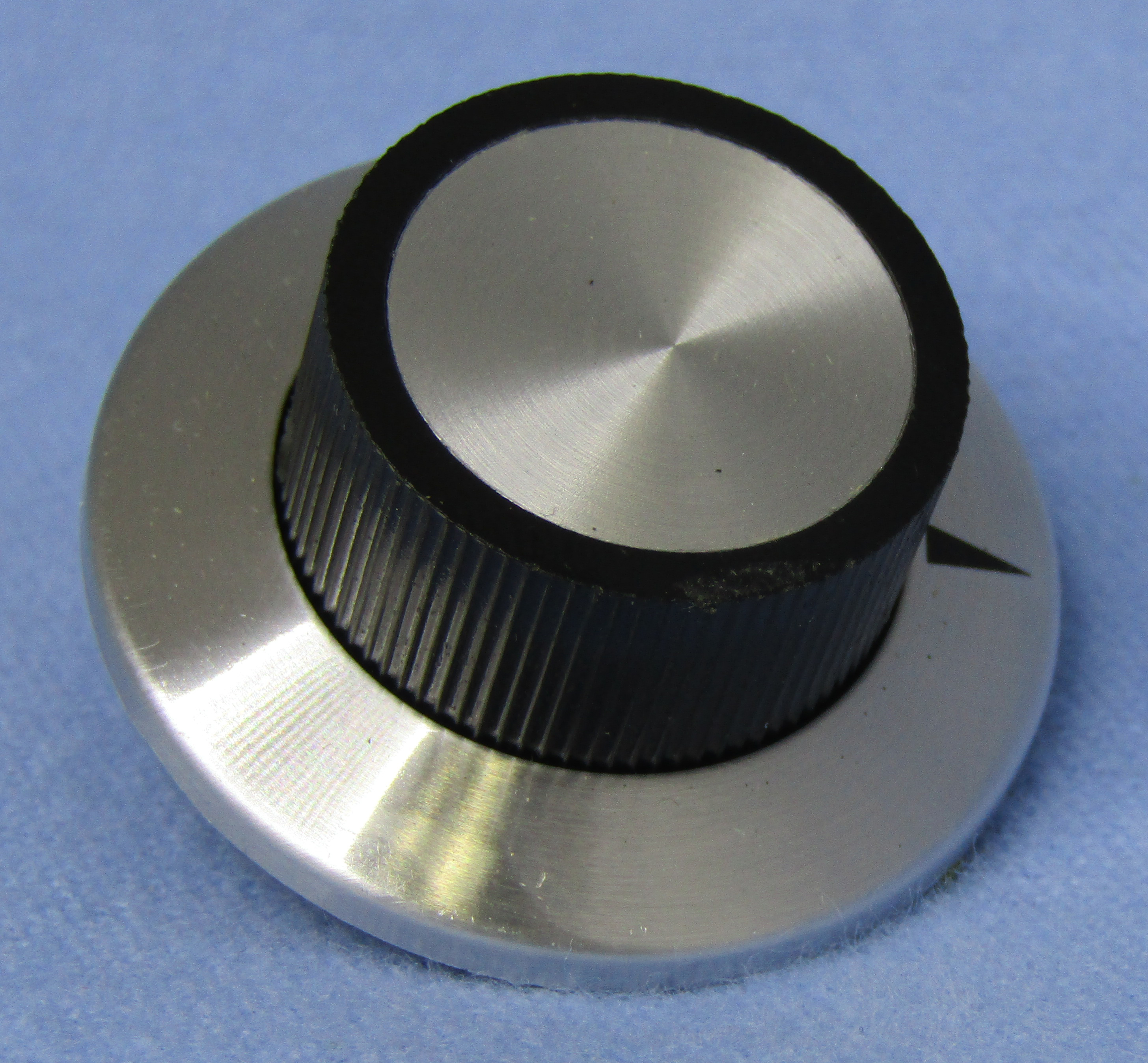 Knob Straight Knurl Arrowhead Indicator 1.46-In Dia., .59-In High Alum Skirt
