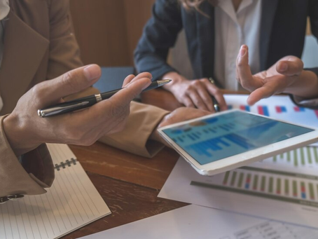 ¿Cómo puede el UX/UI mejorar la experiencia del cliente en servicios financieros?