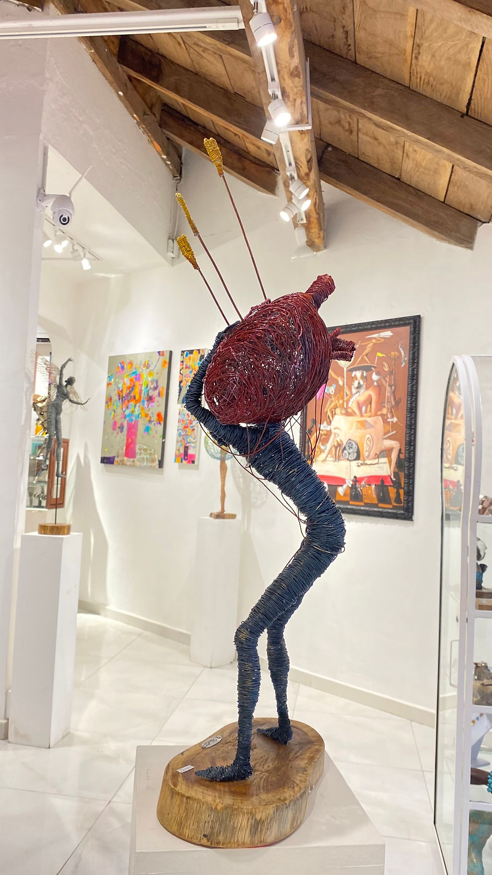 Thumbnail: “El peso del amor” - wire sculptures / O. Rivera