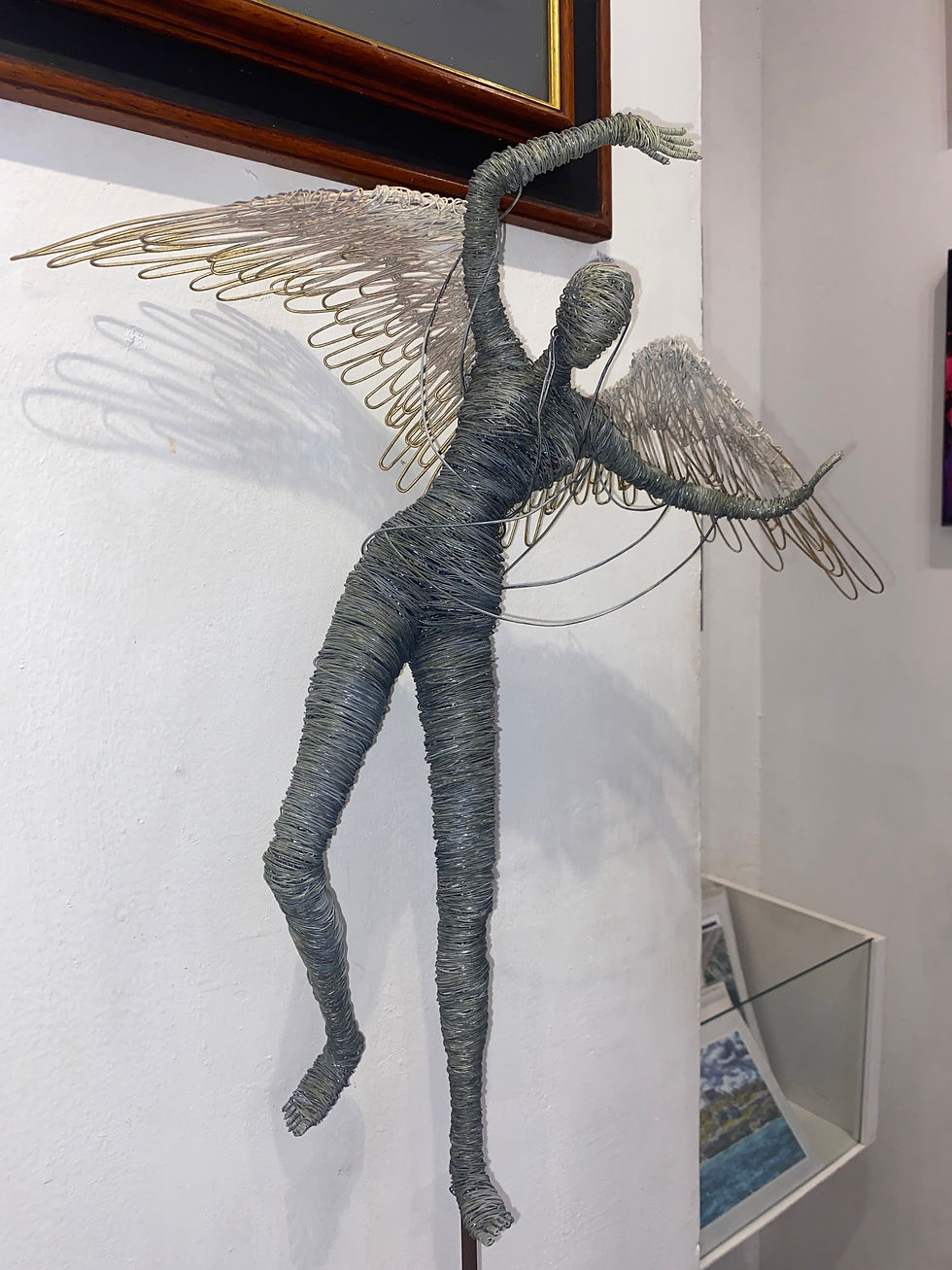 Thumbnail: “Descenso de luz” - wire sculptures / O. Rivera
