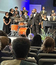 VSU-closeup of DrRobertson singingTotalPraise-lowerres.jpg