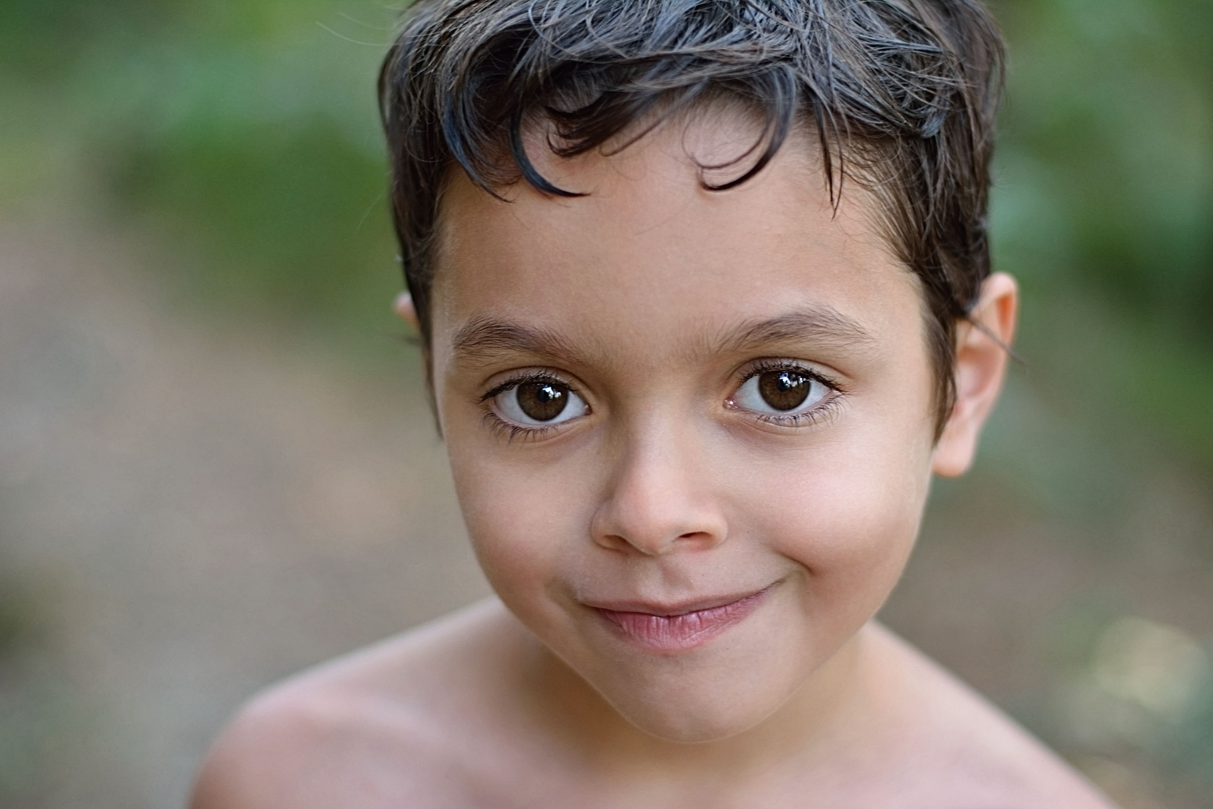 мальчик с карими глазами. глаза мальчика. карие глаза мальчика. рыжий мальчик с карими глазами. дети с черными глазами.