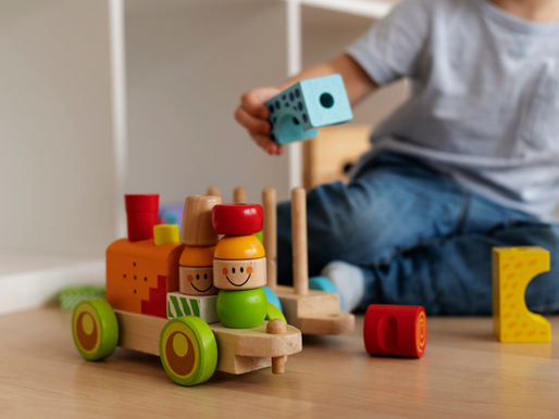 6 benefícios dos brinquedos no desenvolvimento da criança