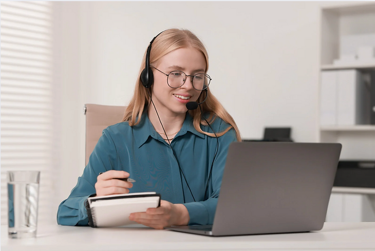 ล่ามรับรองของ SEAProTI กำลังปฏิบัติหน้าที่ล่ามการแพทย์ทางไกล