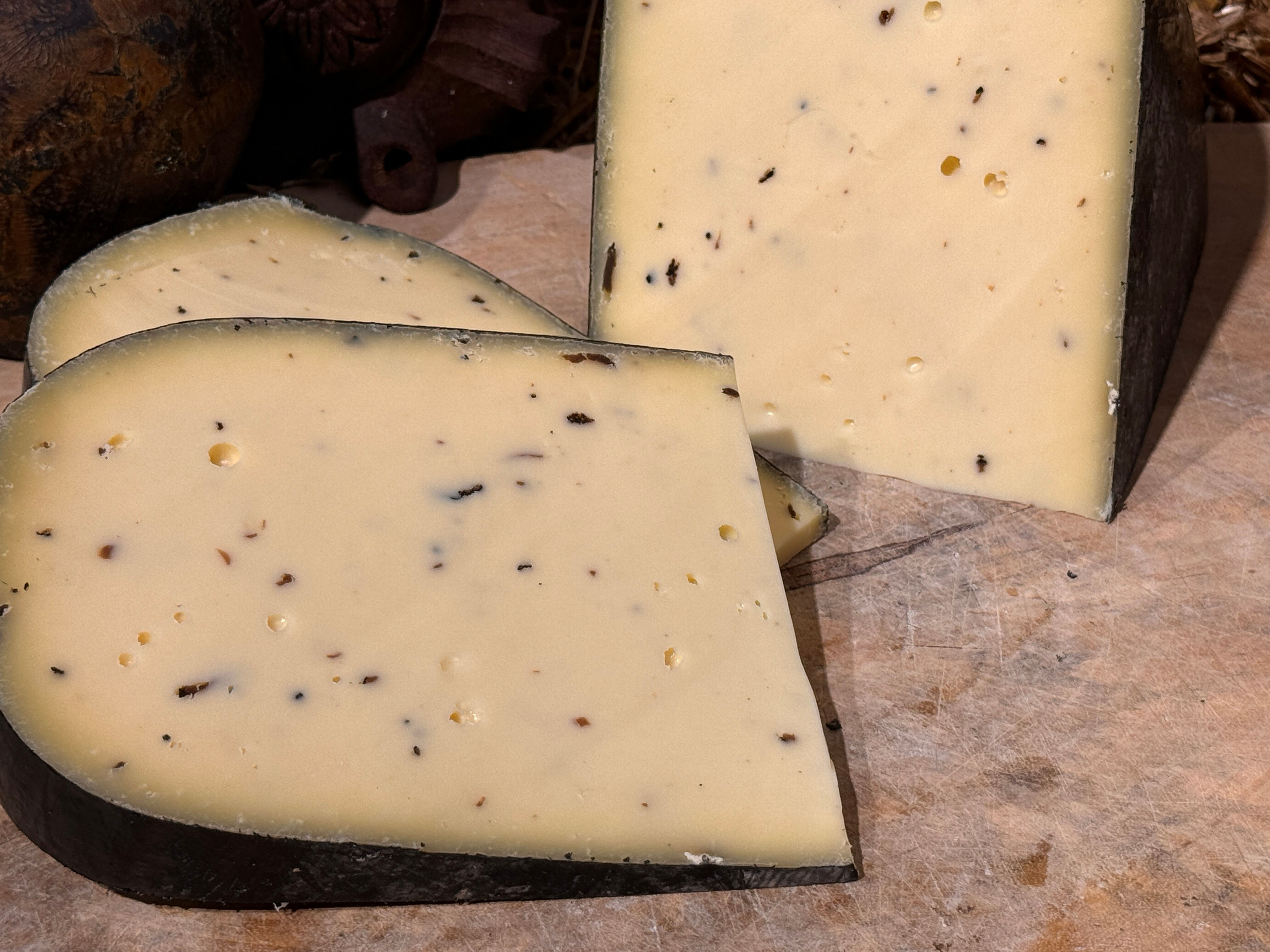 TOMME DE VACHE FERMIERE À LA TRUFFE