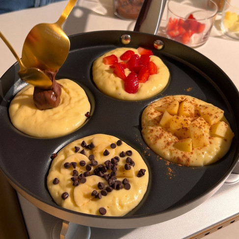 Strumenti per fare i pancake: padella con i buchi. Pancake Eden.