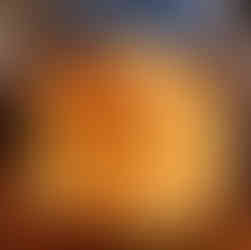 Una pila di fluffy pancake americani, con burro e sciroppo d'acero