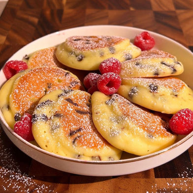 Pancake magici senza farina, alti e soffici, con gocce di cioccolato. Ricetta di Pancake Eden.