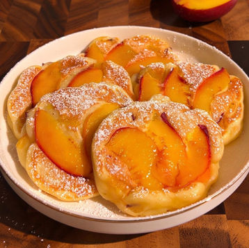 Pancake allo yogurt greco e pesche. Ricetta di Pancake Eden.