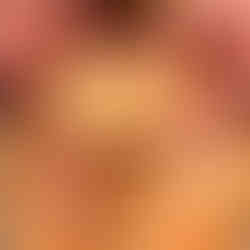 Un soffice pancake allo yogurt e limone aperto a metà