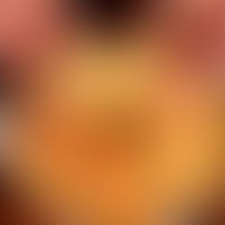 Un piatto di pancake al limone, con topping di zucchero