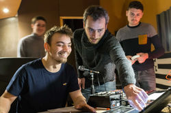 TP montage de plateau des étudiants technicien polyvalent son et lumière du CFPM de Marseille