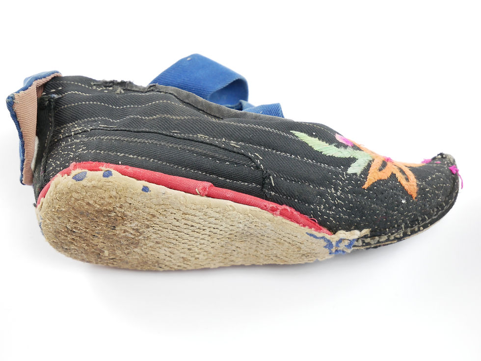 Thumbnail: Traditional Han-shoes of cotton cloth and hemp sole