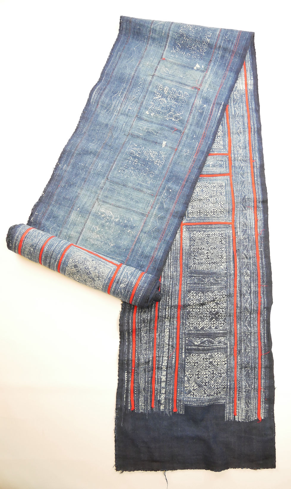 Miniatyrbild: Hmong indigo batik cotton fabric