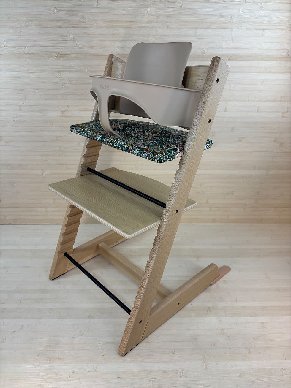 Miniaturbild: Stokke® Tripp Trapp inkl. Babyset & Kissen / Oak Natural / guter Zustand