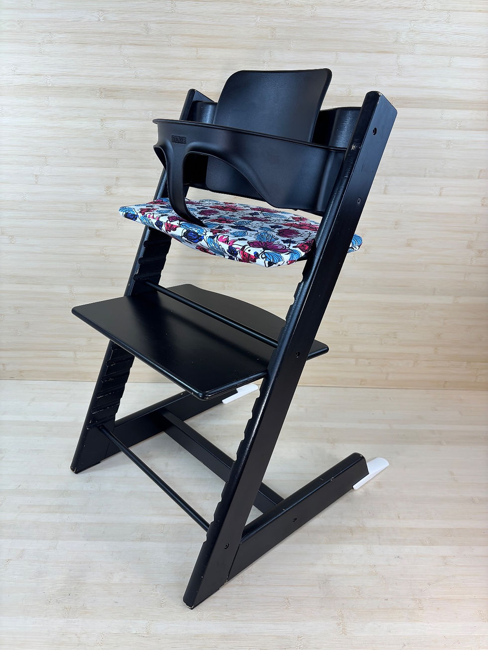 Miniaturbild: Stokke® Tripp Trapp inkl. Babyset & Kissen / Schwarz / abgenutzter Zustand