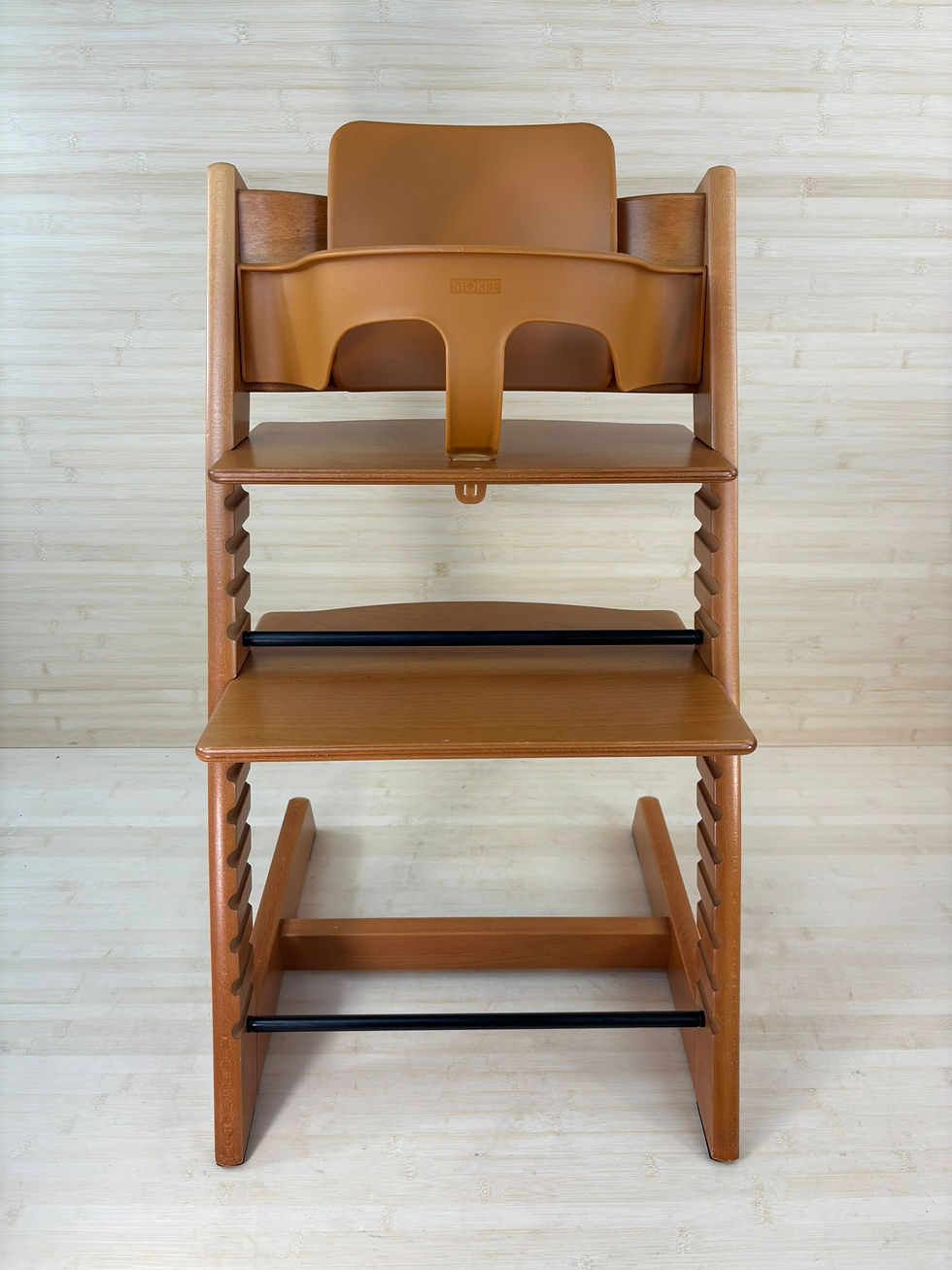 Miniaturbild: Stokke® Tripp Trapp inkl. Babyset & Kissen / Kirsche / guter Zustand