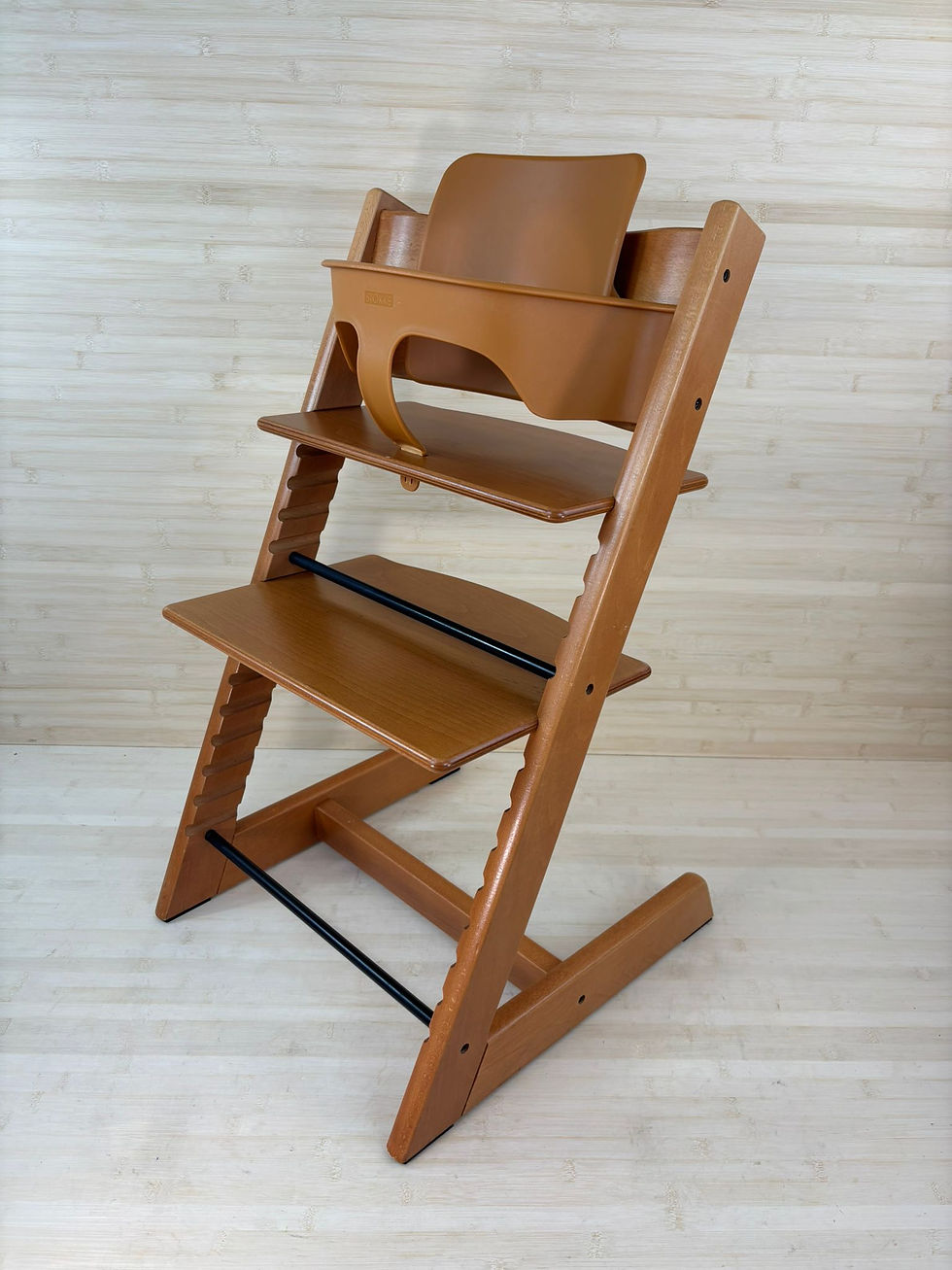 Miniaturbild: Stokke® Tripp Trapp inkl. Babyset & Kissen / Kirsche / guter Zustand