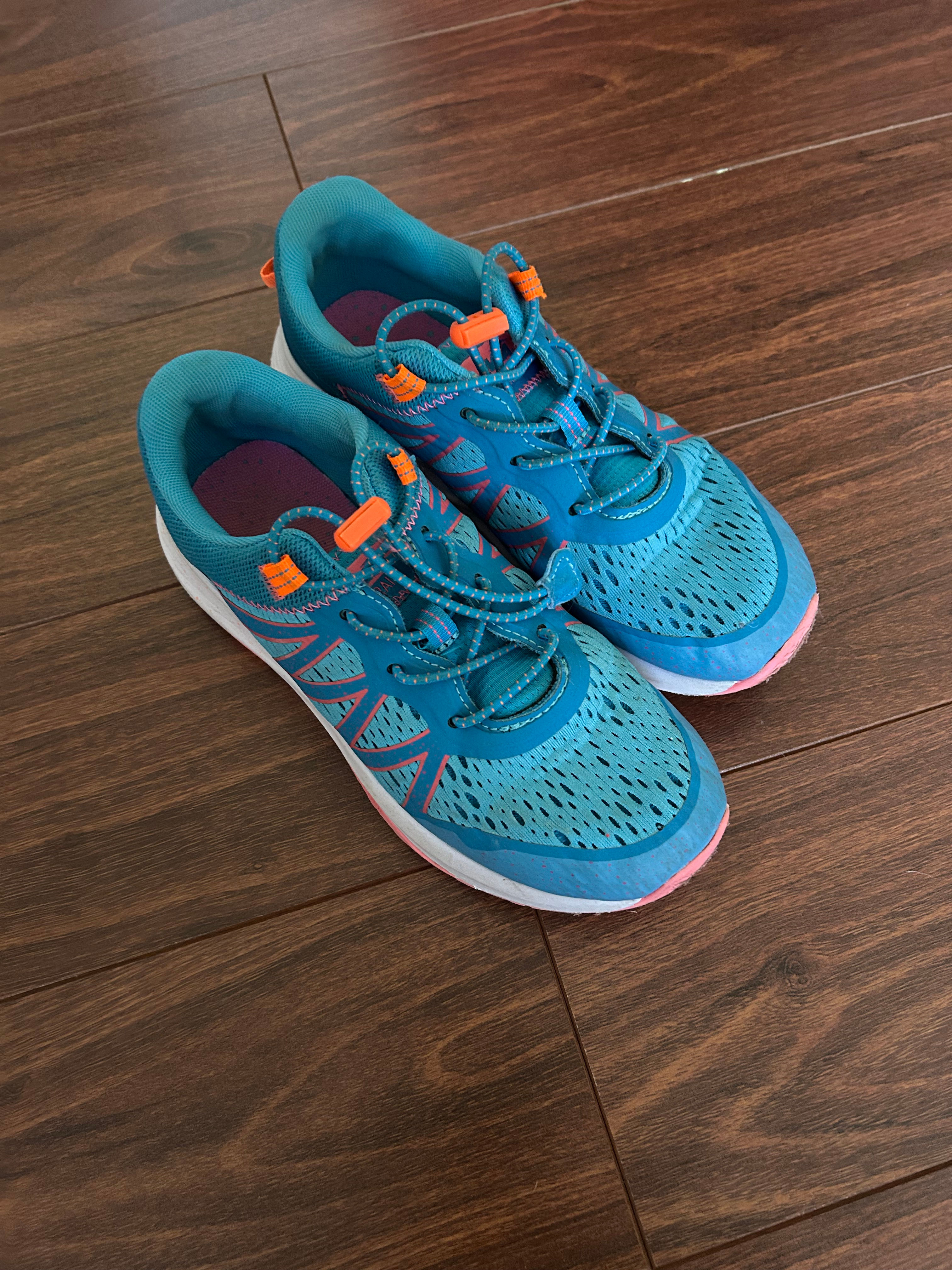 Girls Teal sneakers size 4