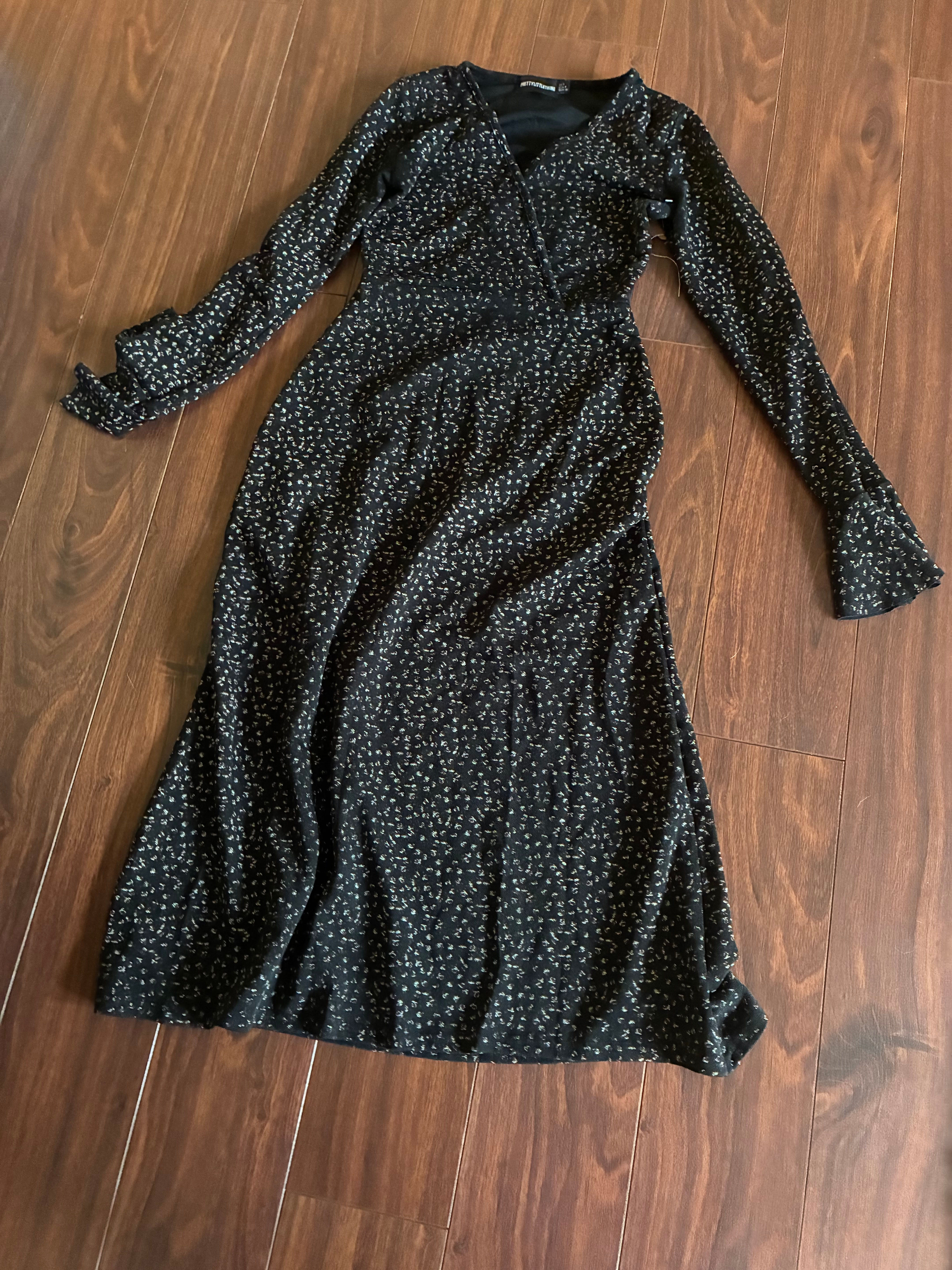 Black long sleeved dress size 4