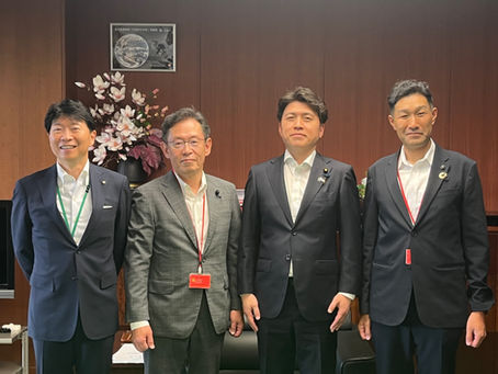 2025.8.5 安全・安心な岡山県土づくり へ向けて、防災減災、国土強靭化 などインフラ整備の予算獲得のために、中野国土交通大臣に対して、伊原木知事等と一緒に要望活動を行いました !