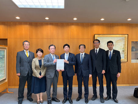 0251120 伊原木隆太 岡山県知事に対して､公明党岡山県議団(団長 増川 英一)として、物価高騰対策など経済対策の実施に向けた緊急提言を行いました！