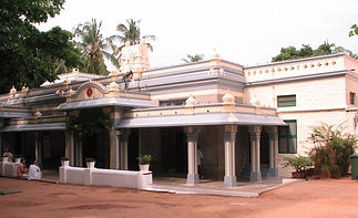 Ramana-Maharshi-Ashram-Tiruvannamalai-best-yoga-centers-in-India.jpg