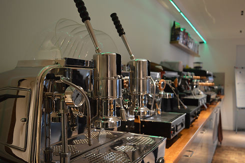 Caffe Iannotta ist ein Unternehmen, das im Jahr 2006 gegründet wurde und seitdem eine breite Palette von Dienstleistungen im Bereich Kaffee anbietet. Ursprünglich begann das Unternehmen als Wiederverkäufer über die CS Caffe und konzentrierte sich darauf, hochwertigen Kaffee an Kunden zu verkaufen.