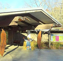 front door and entrance of the visitor center at Ijams Nature Center
