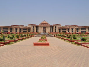 पंडित रविशंकर शुक्ल विश्वविद्यालय के चौकीदार की अनिवार्य सेवानिवृत्ति का आदेश निरस्त....