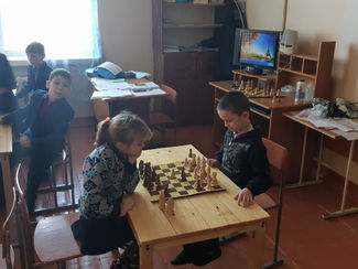 В Шимановской школе №4 стартовал турнир по шахматам среди девочек и мальчиков 2009-2010 года рождени