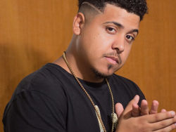 Conheça a história  do cantor Guedes, artista de SP que se encontrou no R&B