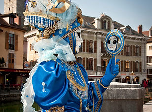 23 - Annecy carnaval dans vieille ville.jpg