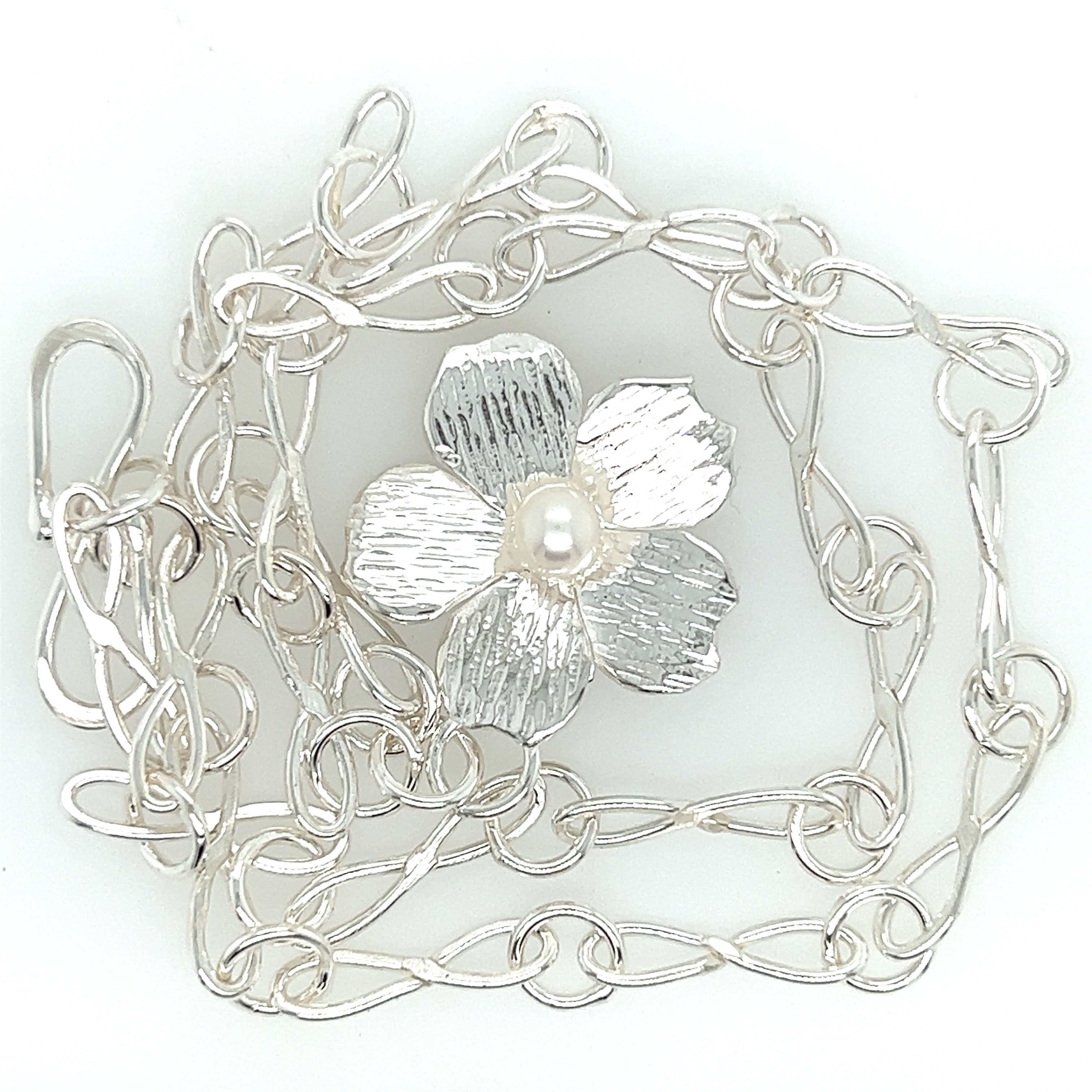 Forged and Flower Cultured pearl necklace