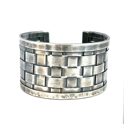 Oxidized weave cuff