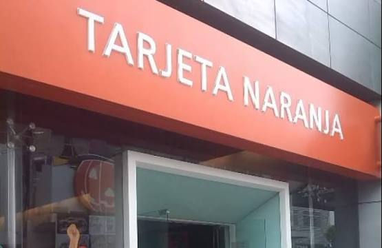 El cierre de Naranja X en Alta Gracia genera debate por la digitalización de servicios.