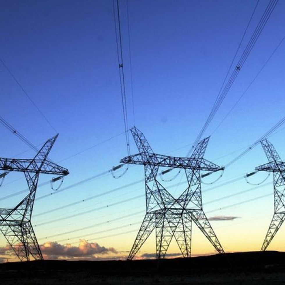 Torres y líneas de alta tensión, imagen ilustrativa sobre energía eléctrica
