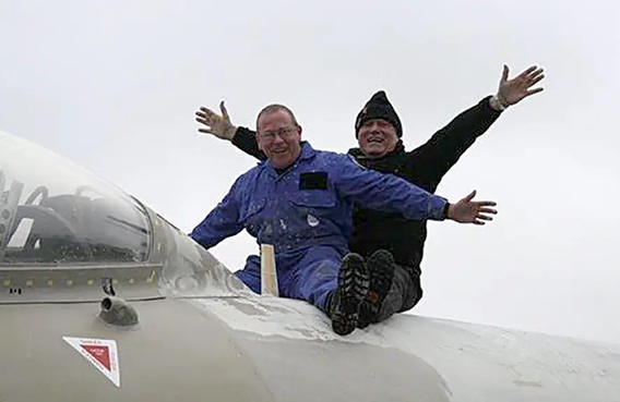 Canberra PR.9 XH131 on a recce trip to Kemble before we brought it home to the UAS. Ray Burrows MBE and Mal Deeley playing about in November 2010