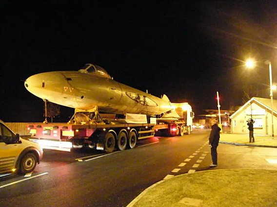 Bringing the Canberra PR.9 bomber jet XH131 home to the Ulster Aviation Society's hangars at MLK in 2006