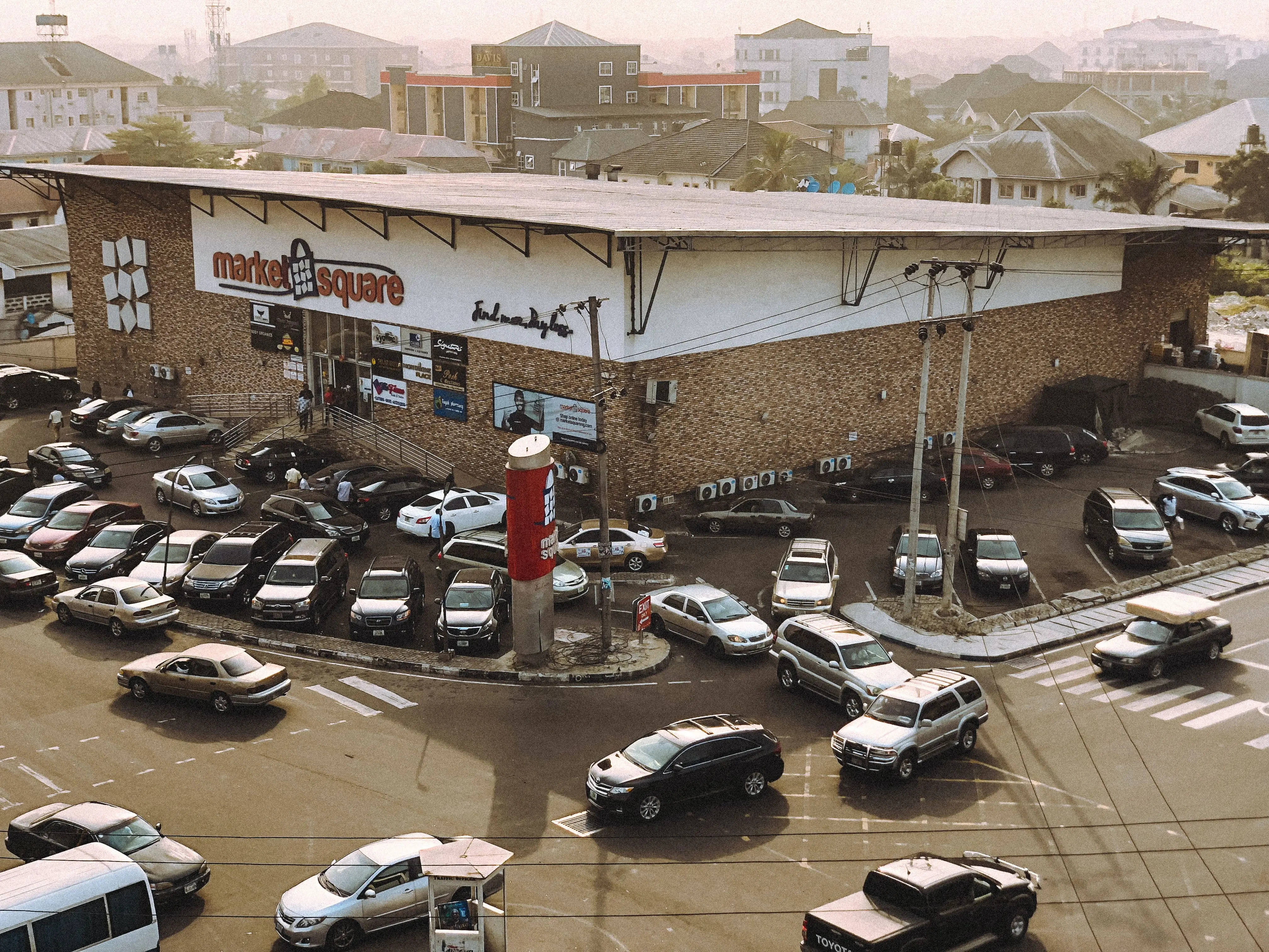 Cars are parked near the convenience store