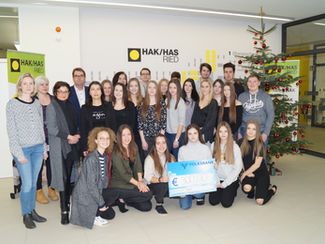 Sozialaktion-Erlös der HAK Ried geht an Frauenhaus