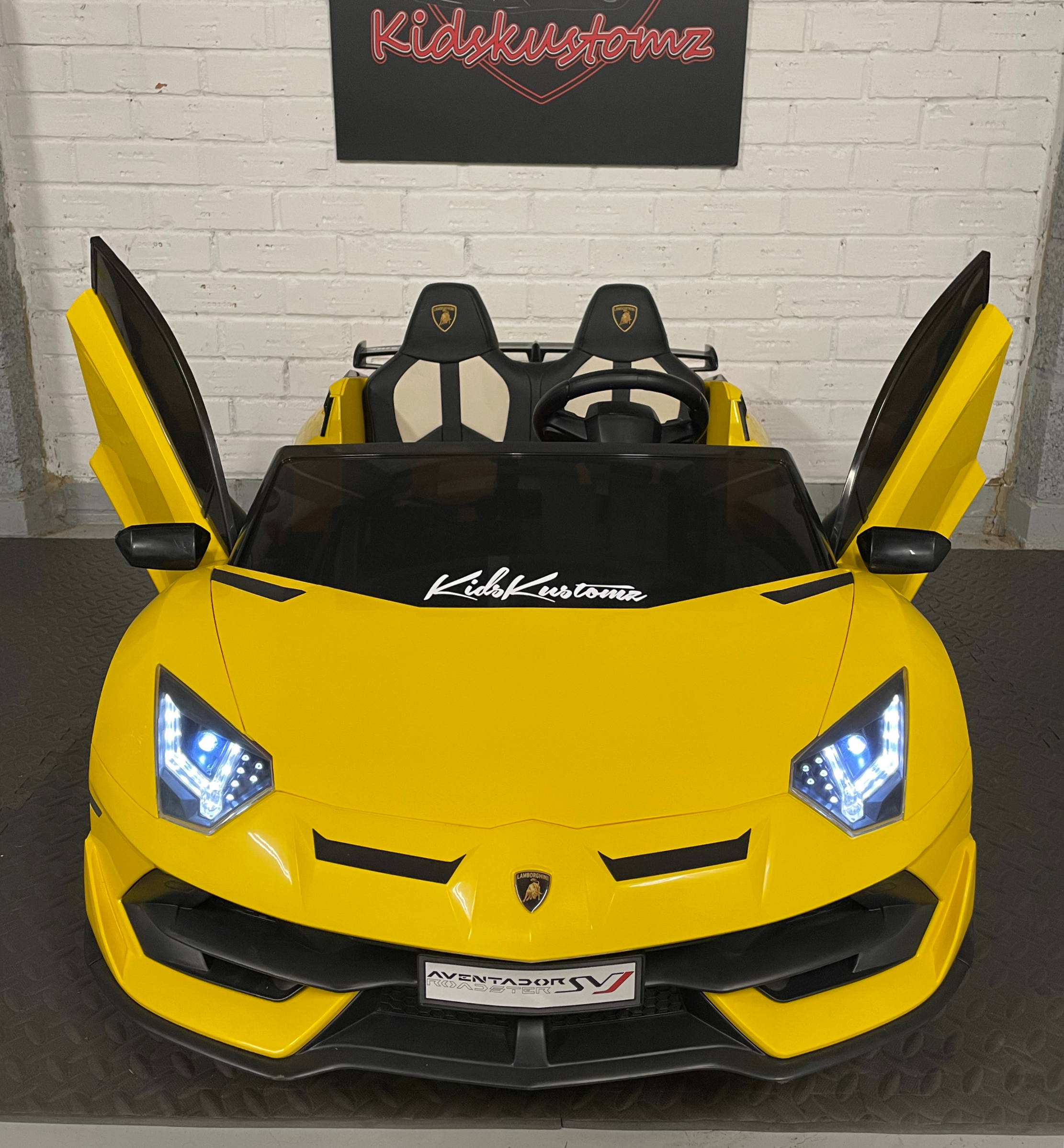 Lamborghini Aventador SVJ 2 Seater Drift car Yellow - 24V Electric ride on