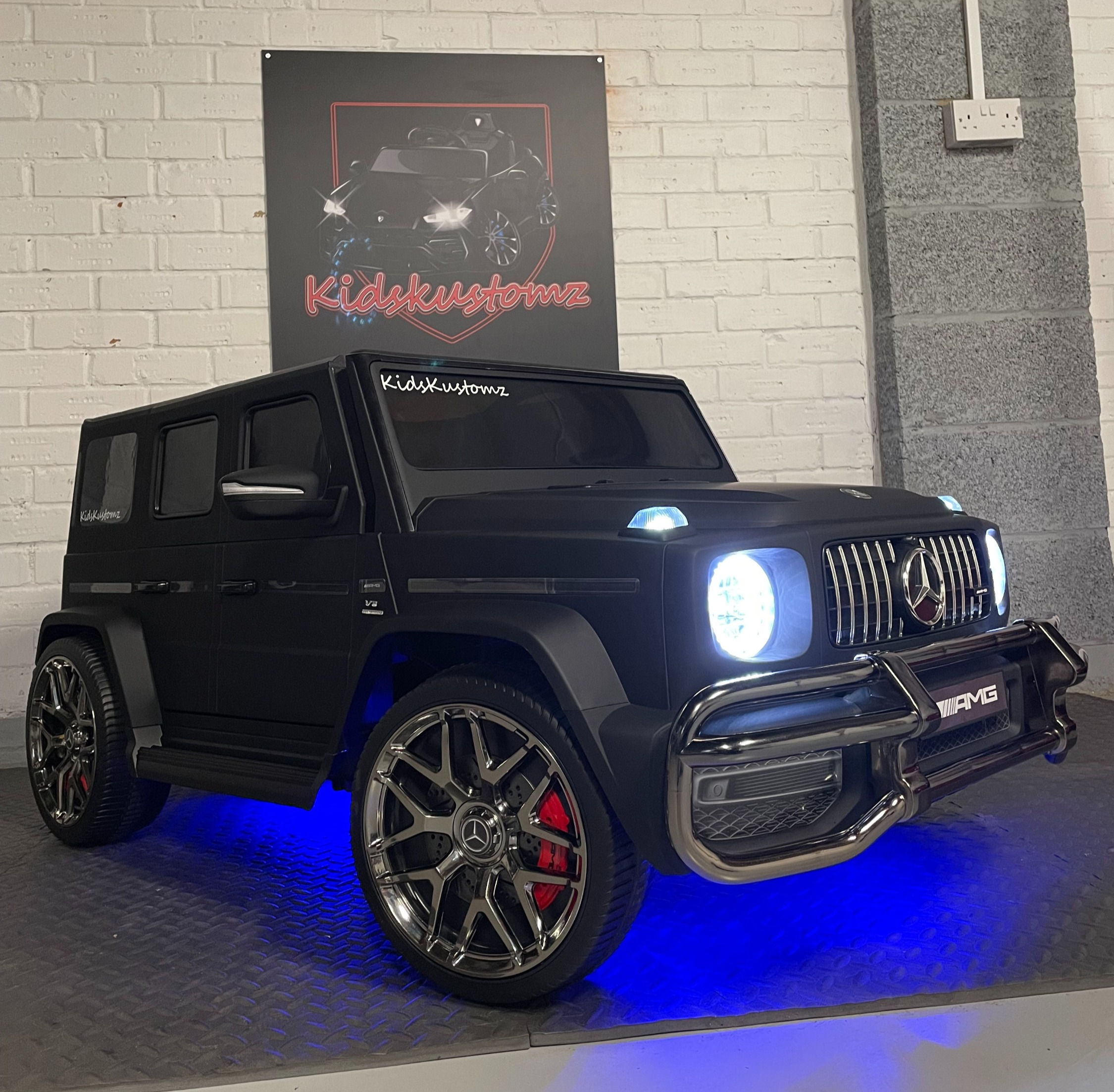 Mercedes G63 AMG 2 Seater Matt Black- 24V Electric ride on