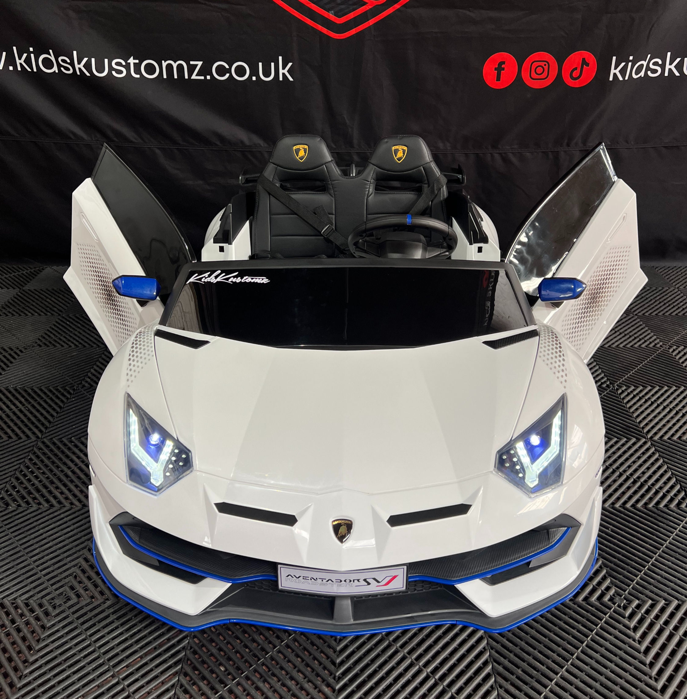 Lamborghini Aventador SVJ 2 Seater White- 24V Electric Ride On